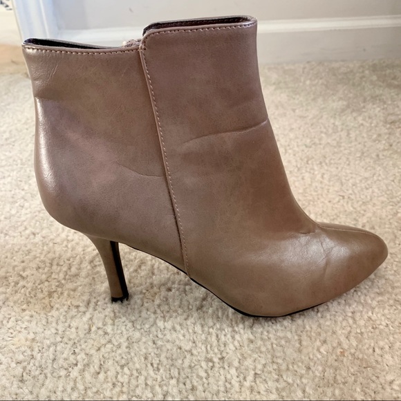 🆕CHINESE LAUNDRY Leather Taupe Ankle Booties - Picture 9 of 15